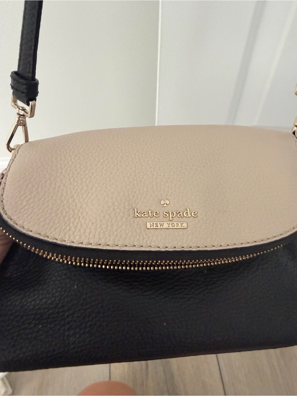 kate spade New York Two-Tone Black and Beige Leather Crossbody Bag. New.  Gor